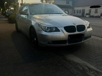 Gebraucht BMW 530 231 PS (169 kW) 2005 Silber Limousine
