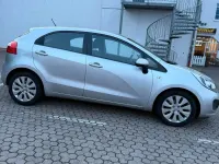 Gebraucht Kia Rio 109 PS (80 kW) 2011 Silber Limousine