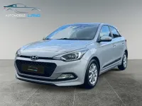 Gebraucht Hyundai i20 Passion 84 PS (61 kW) 2016 Silber Limousine