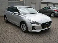Używany Hyundai i30 Select 101 KM (74 kW) 2017 Srebrny Sedan/Limuzyna