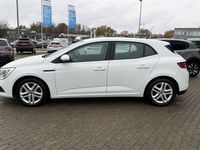 Gebraucht Renault Mégane IV Play 132 PS (97 kW) 2018 Weiß Limousine