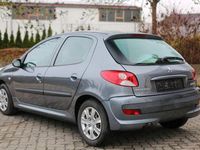 Gebraucht Peugeot 206+ Basis 75 PS (55 kW) 2009 Grau Kleinwagen