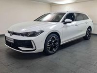 Gebraucht VW Passat R-line 150 PS (110 kW) 2024 Pure white Kombi