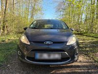 Gebraucht Ford Fiesta 97 PS (71 kW) 2010 Grau Kleinwagen