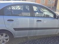 Gebraucht Kia Rio 78 PS (57 kW) 2009 Silber Limousine