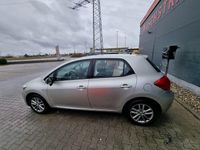 Gebraucht Toyota Auris 132 PS (97 kW) 2009 Silber Kleinwagen