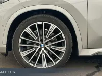 Gebraucht BMW X1 M Sport 204 PS (150 kW) 2023 Spacesilber metallic SUV