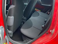 Gebraucht Toyota Aygo 67 PS (49 kW) 2007 Rot Kleinwagen