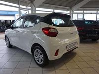 Gebraucht Hyundai i10 Select 63 PS (46 kW) 2024 Atlas white Kleinwagen