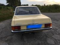 Gebraucht Mercedes 200 54 PS (39 kW) 1974 Gelb Limousine