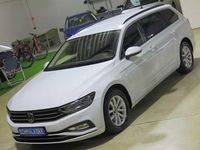 Gebraucht VW Passat Business 150 PS (110 kW) 2023 Glacier white (metallic) Kombi