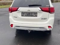 Gebraucht Mitsubishi Outlander P-HEV Top 224 PS (164 kW) 2019 Weiß SUV