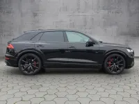Gebraucht Audi SQ8 Ambiente 507 PS (372 kW) 2023 Mythosschwarz metallic SUV