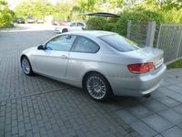 Gebraucht BMW 320 170 PS (125 kW) 2008 Silber metallic Coupé