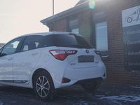 Gebraucht Toyota Yaris Hybrid Club 73 PS (53 kW) 2019 Weiß Limousine