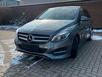 Gebraucht Mercedes B180 122 PS (89 kW) 2015 Schwarz Van / Kleinbus