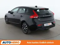 Gebraucht Volvo V40 Momentum 122 PS (89 kW) 2019 Schwarz Kombi