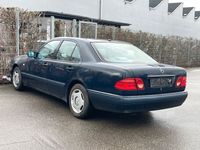 Gebraucht Mercedes E240 Classic 170 PS (125 kW) 1999 Blau Limousine