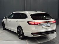 Gebraucht VW Passat Elegance 150 PS (110 kW) 2025 Oryxweiß perlmutteffekt Kombi