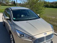 Używany Ford Focus Titanium 150 KM (110 kW) 2015 Złoty Sedan/Limuzyna