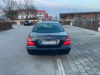 Gebraucht Mercedes E220 150 PS (110 kW) 2005 Blau Limousine