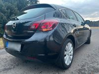 Gebraucht Opel Astra 116 PS (85 kW) 2011 Schwarz Kleinwagen