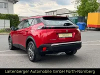 Gebraucht Peugeot e-2008 Active 100 kW (136 PS) 2022 Rot SUV