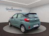 Gebraucht Hyundai i10 63 PS (46 kW) 2025 Mangrove green / mic Kleinwagen