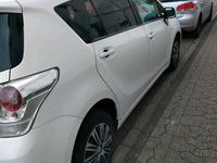 Gebraucht Toyota Verso 122 PS (89 kW) 2012 Weiß Van / Kleinbus