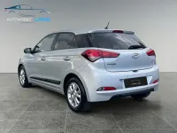Gebraucht Hyundai i20 Passion 84 PS (61 kW) 2016 Silber Limousine