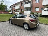 Gebraucht Opel Astra 165 PS (121 kW) 2013 Gold Limousine