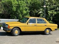 Gebraucht Mercedes 230 108 PS (79 kW) 1977 Gelb Limousine