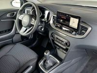 Neu Kia Ceed 140 PS (102 kW) 2025 Grau Kleinwagen