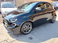 Gebraucht Abarth 500e 114 kW (155 PS) 2024 Schwarz Kleinwagen