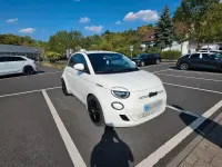 Gebraucht Fiat 500e Abarth 69 kW (95 PS) 2022 Weiß Kleinwagen
