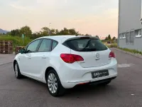 Gebraucht Opel Astra Active 101 PS (74 kW) 2013 Weiß Kleinwagen