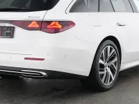 Gebraucht Mercedes E300 Avantgarde 313 PS (230 kW) 2025 Weiß Limousine