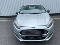 Gebraucht Ford Fiesta Ambiente 75 PS (55 kW) 2015 Silber Kleinwagen