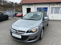 Gebraucht Opel Astra Edition 179 PS (131 kW) 2013 Silbersee/perl silber (m2) Limousine