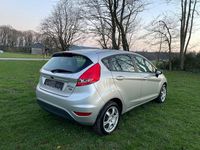 Gebraucht Ford Fiesta Trend 97 PS (71 kW) 2009 Silber Kleinwagen