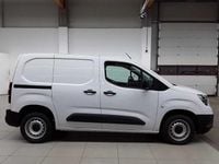 Gebraucht Opel Combo 102 PS (75 kW) 2024 Kaolin weiß Van