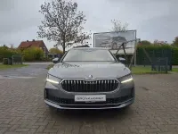 Neu Skoda Superb Selection 150 PS (110 kW) 2025 Grau Kombi