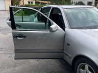 Gebraucht Mercedes E220 Classic 95 PS (69 kW) 1995 Silber Limousine