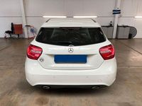 Gebraucht Mercedes A200 Urban 156 PS (114 kW) 2014 Weiß Limousine