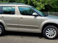 Gebraucht Skoda Yeti Ambition 105 PS (77 kW) 2015 Bezova capuccino/capuccino bei SUV
