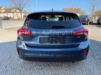 Gebraucht Ford Focus Titanium 125 PS (91 kW) 2018 Chromablau metallic Limousine