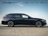 Gebraucht BMW 520 M Sport 197 PS (144 kW) 2025 Saphirschwarzmetallic Kombi