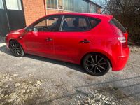 Gebraucht Hyundai i30 109 PS (80 kW) 2009 Rot Kleinwagen