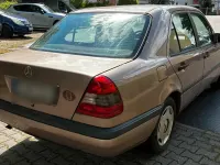 Gebraucht Mercedes C180 122 PS (89 kW) 1994 Andere farben Limousine