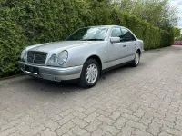 Gebraucht Mercedes E230 150 PS (110 kW) 1997 Silber Limousine